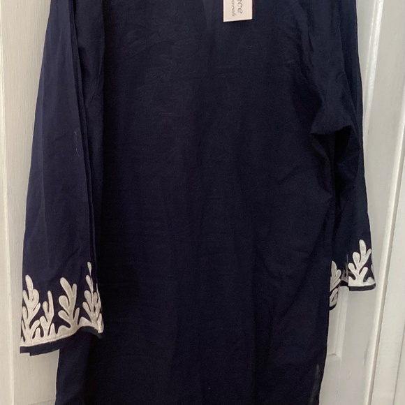 Woman’s Advance Apparels Navy and White tunic 1X - Picture 2 of 2